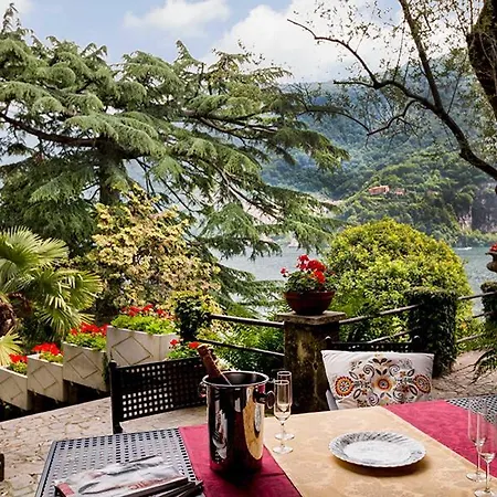 Sleeps 9 With Pool And Air Con