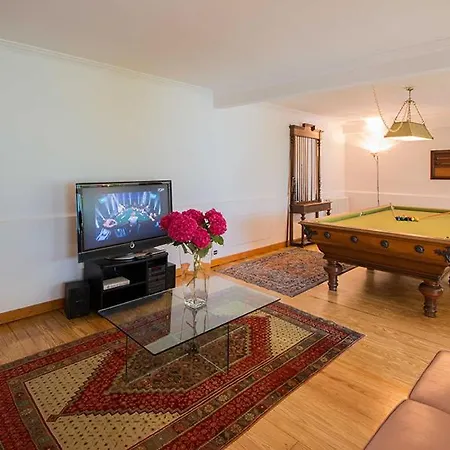 Sleeps 9 With Pool And Air Con ラーリオ